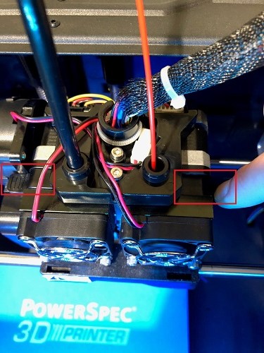 Extruder with lever on right
