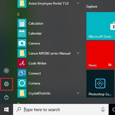 Windows 10 desktop, start button, settings icon