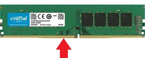 Picture of DDR4 memory with a red arrow pointing to the contacts