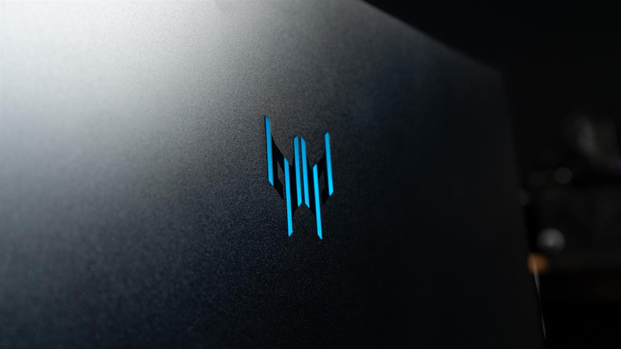 Acer Predator Helios 16 back