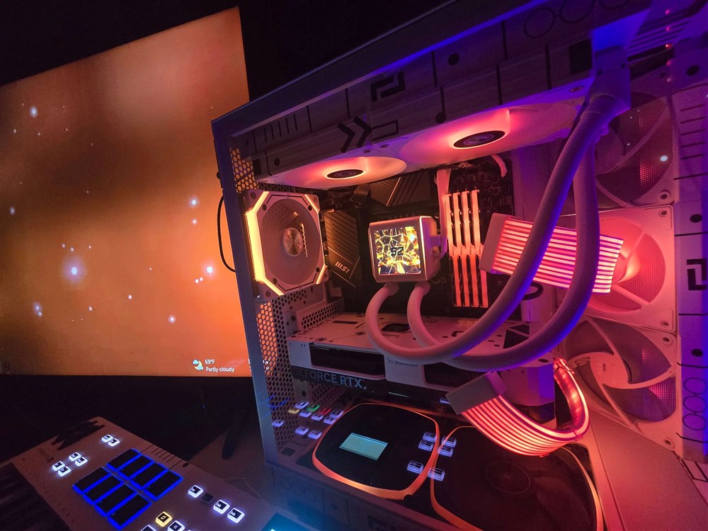 Micro Center Build of the Week: Starfield Themed