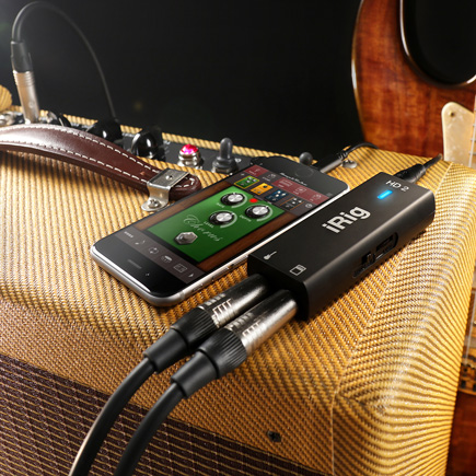 IK Multimedia iRig HD 2 connected to a smartphone with live display