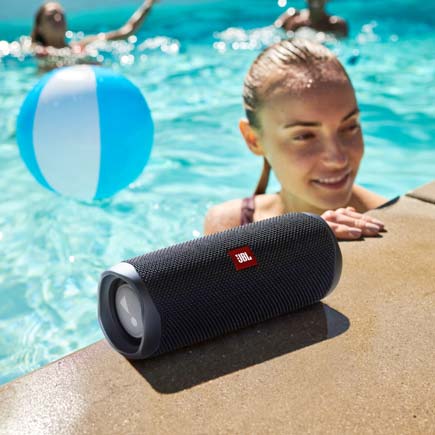 JBLClip 3 speaker poolside