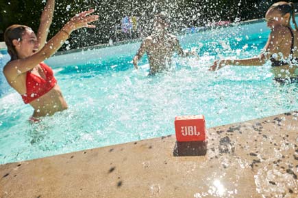 JBL Go2 speaker poolside