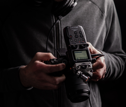 Close up of the Zoom H5 Handy Recorder attached to a camera