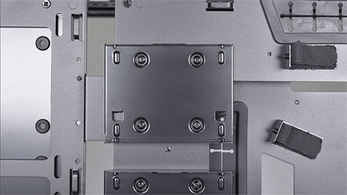 TOOL-FREE INSTALLATION. The toolless SSD trays behind the motherboard simplifies the mounting of SSDs