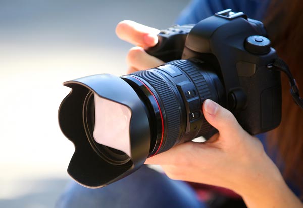 Digital camera with a telephoto lense